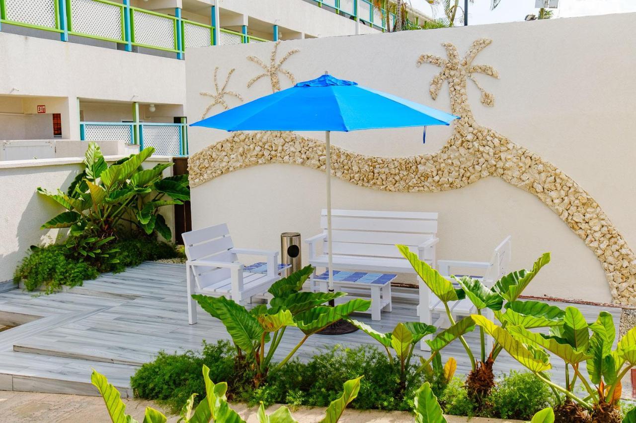 Blue Horizon Hotel Rockley Exterior photo